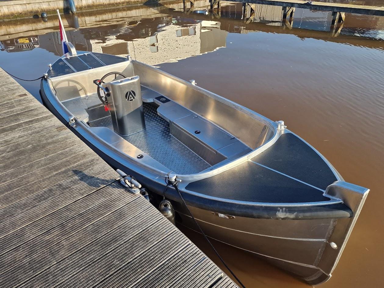 AluShip Sloep 600 zijaanzicht